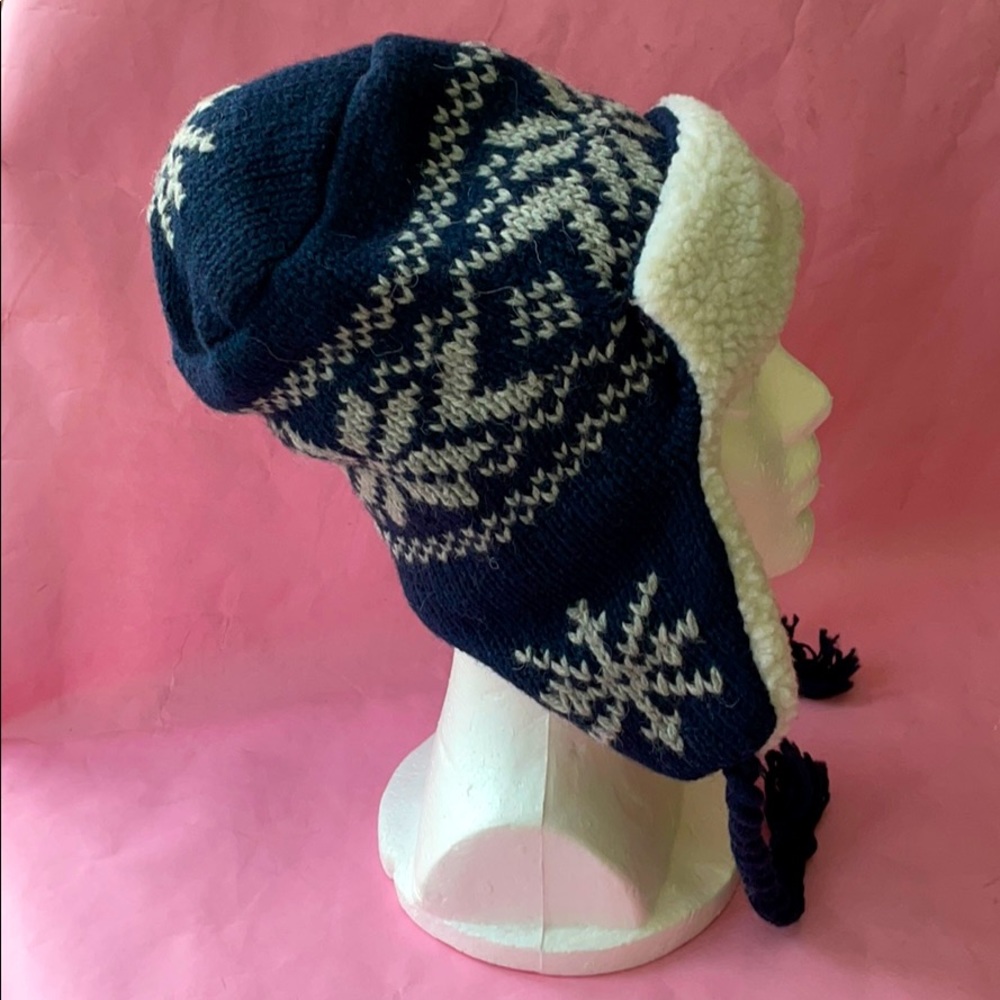 Vintage navy blue/gray knitted hat with lining